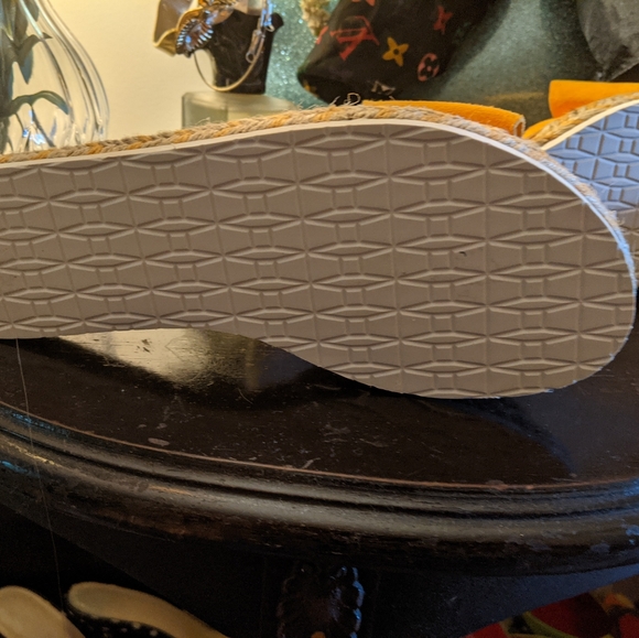 Kate Spade trending bow slide sandals yellow espidrilles 7M - Picture 3 of 3